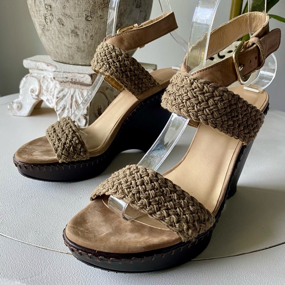 Stuart Weitzman Boho Crochet Weaved Khaki Wedge Sandals Womens 6M Tan Brown Rare - Picture 3 of 7